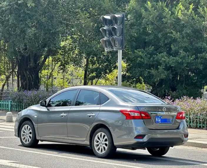 Nissan Sylphy 2022 Model Classic 1.6 XL CVT Deluxe Edition