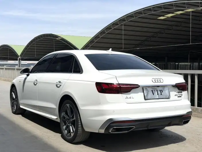 Audi A4 L 2022 Model 40 TFSI Fashion Dynamic Model – фото 4