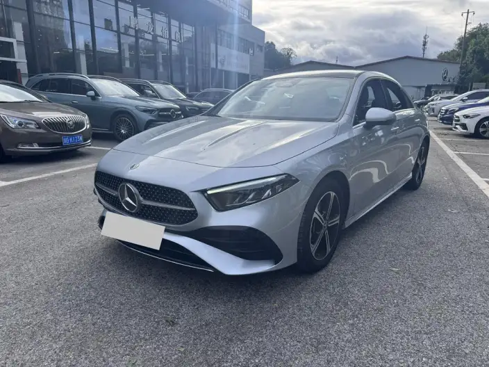 Mercedes-Benz A-class 2023 Model A 200 L Sports sedan Fashion Edition – фото 1