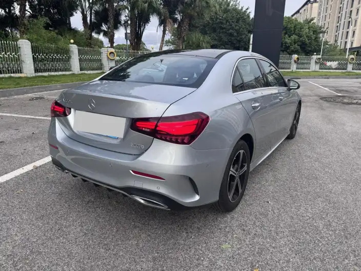 Mercedes-Benz A-class 2023 Model A 200 L Sports sedan Fashion Edition – фото 3