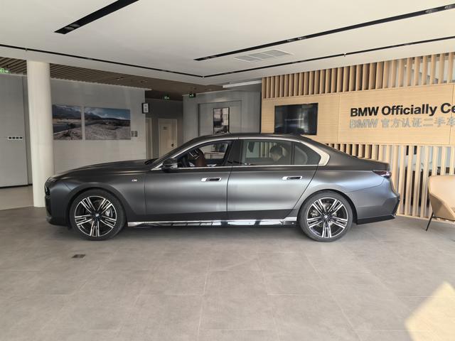 BMW 7 Series 2023 740Li Premium M Sport Package – фото 3