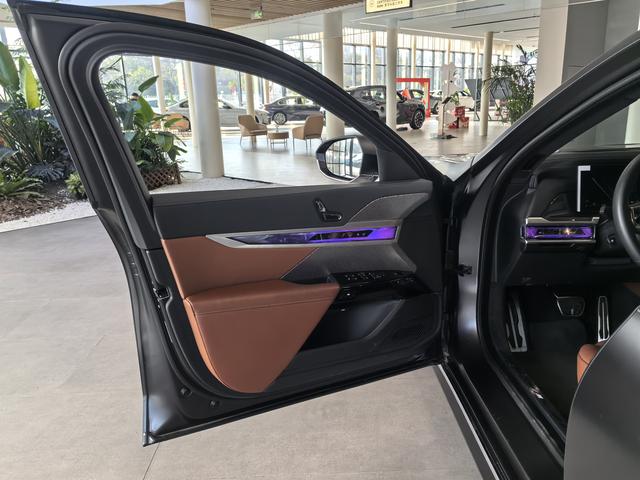 BMW 7 Series 2023 740Li Premium M Sport Package – фото 8