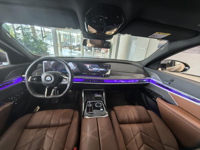 BMW 7 Series 2023 740Li Premium M Sport Package – фото 10