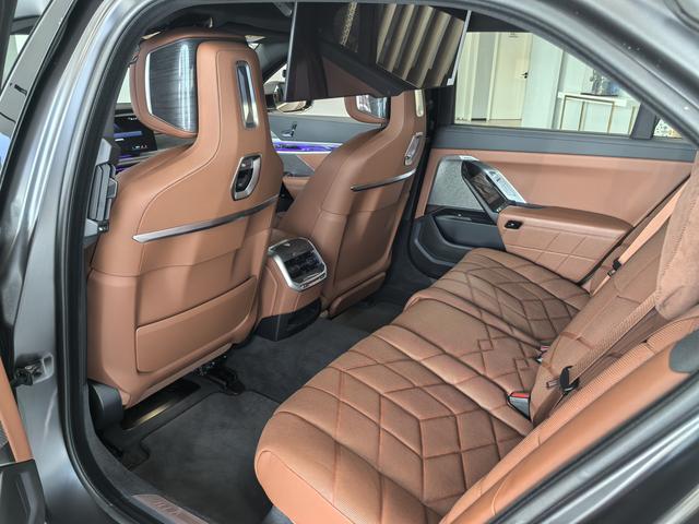 BMW 7 Series 2023 740Li Premium M Sport Package – фото 11