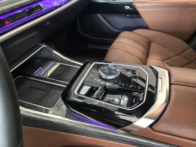BMW 7 Series 2023 740Li Premium M Sport Package – фото 15
