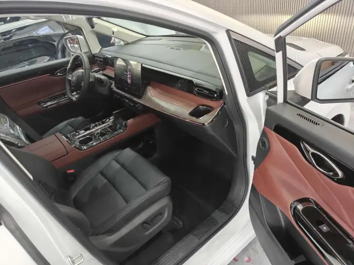GAC Trumpchi E8 PHEV 2025 Model 2.0ATK 150km PRO+ – фото 9