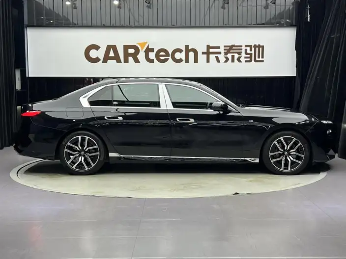 BMW 7 Series 2023 Model 735Li M Sports Set – фото 4