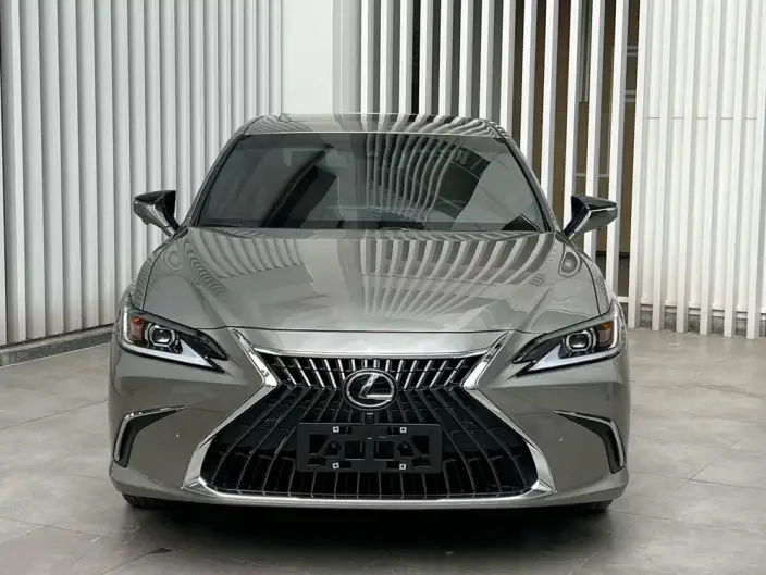 Lexus ES 2022 Model 300h Superior Edition