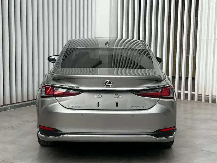 Lexus ES 2022 Model 300h Superior Edition