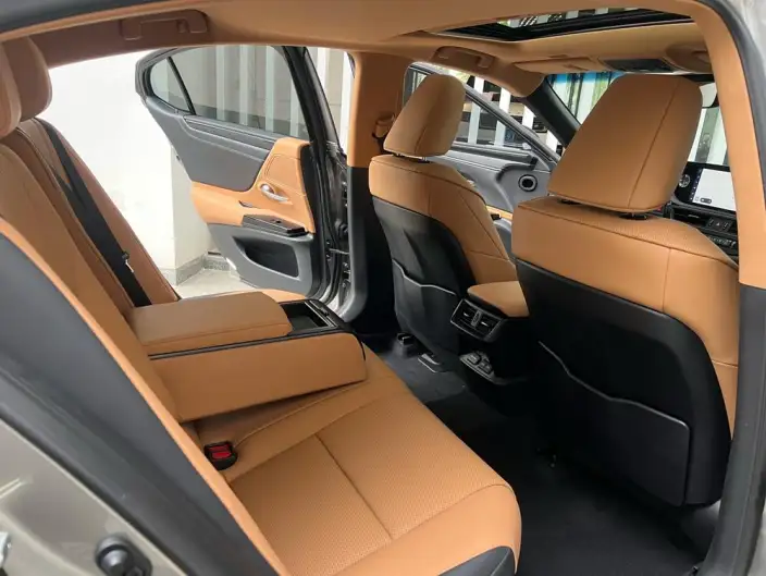 Lexus ES 2022 Model 300h Superior Edition – фото 5