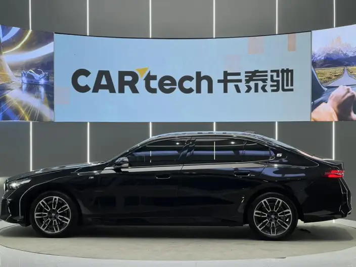 BMW 5 Series 2024 Model 525Li M Sports Set – фото 4