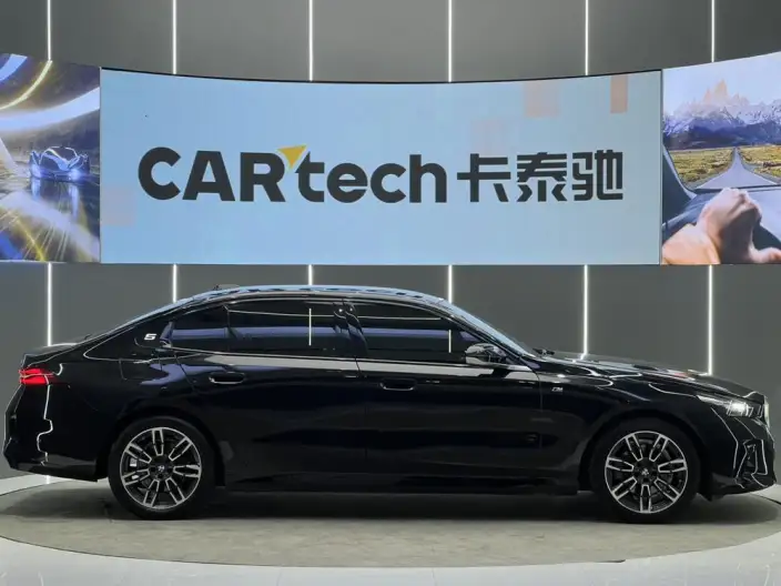 BMW 5 Series 2024 Model 525Li M Sports Set – фото 8