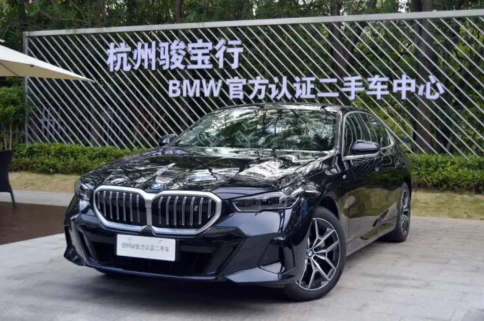 BMW i5 2025 Model eDrive35L Luxury Set