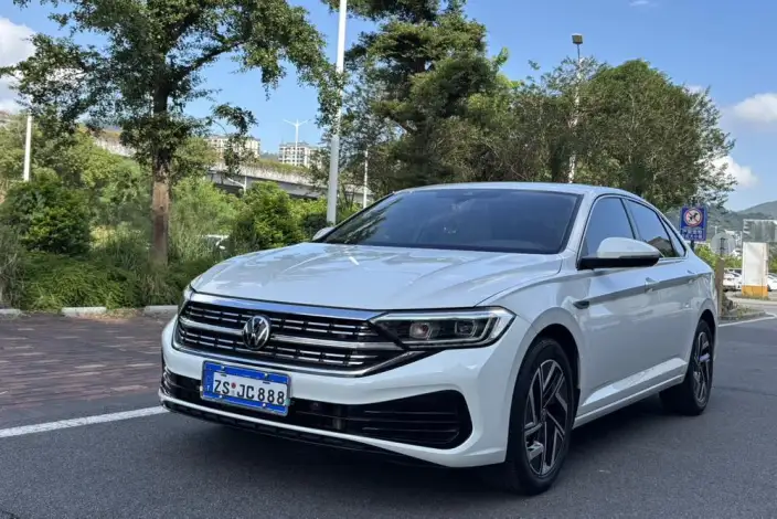 Volkswagen Sagitar 2023 Model 300TSI DSG Beyond Edition – фото 1