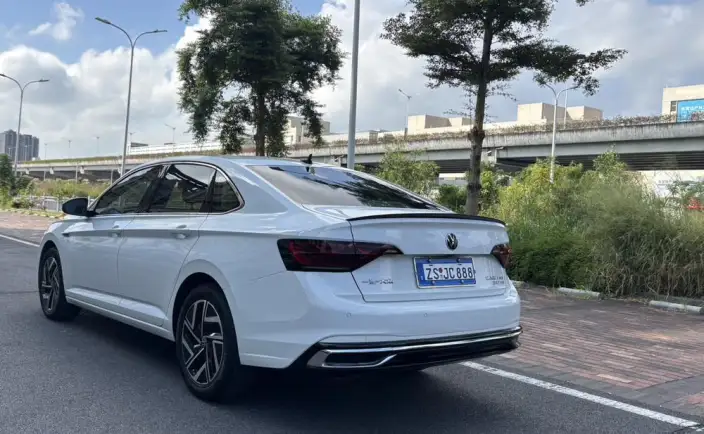 Volkswagen Sagitar 2023 Model 300TSI DSG Beyond Edition – фото 4