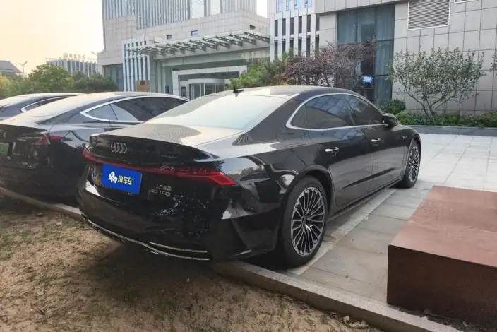 Audi A7 L 2024 Model 45 TFSI Luxury Model – фото 3