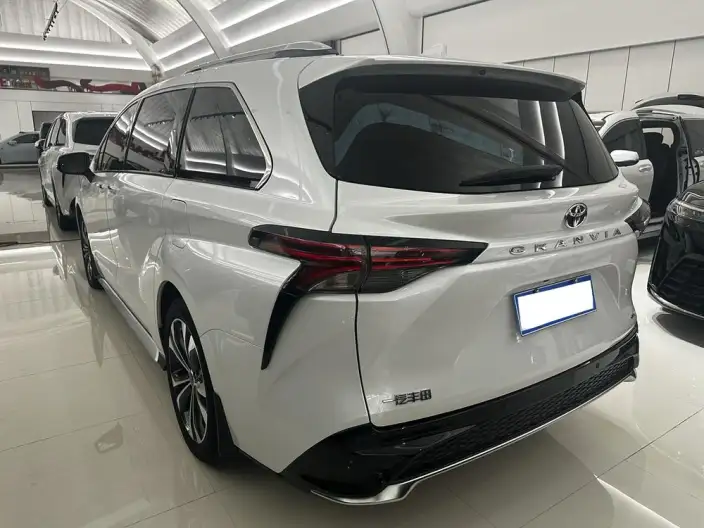 Granvia 2024 Model Intelligent Hybrid 2.5L 4WD Noble PLUS Edition – фото 4