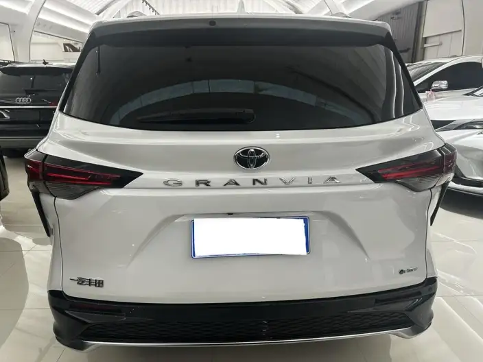 Granvia 2024 Model Intelligent Hybrid 2.5L 4WD Noble PLUS Edition – фото 5