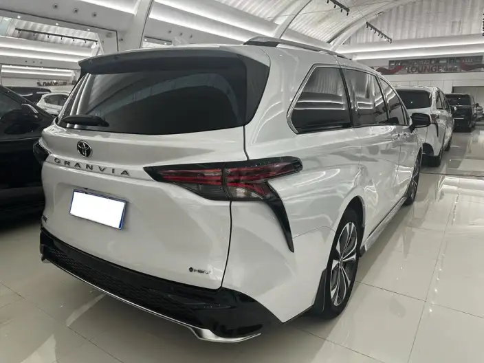 Granvia 2024 Model Intelligent Hybrid 2.5L 4WD Noble PLUS Edition – фото 6