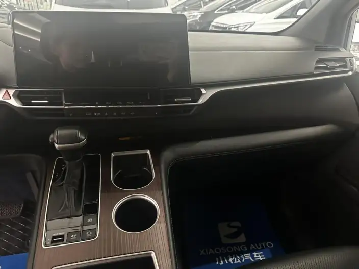Granvia 2024 Model Intelligent Hybrid 2.5L 4WD Noble PLUS Edition – фото 8