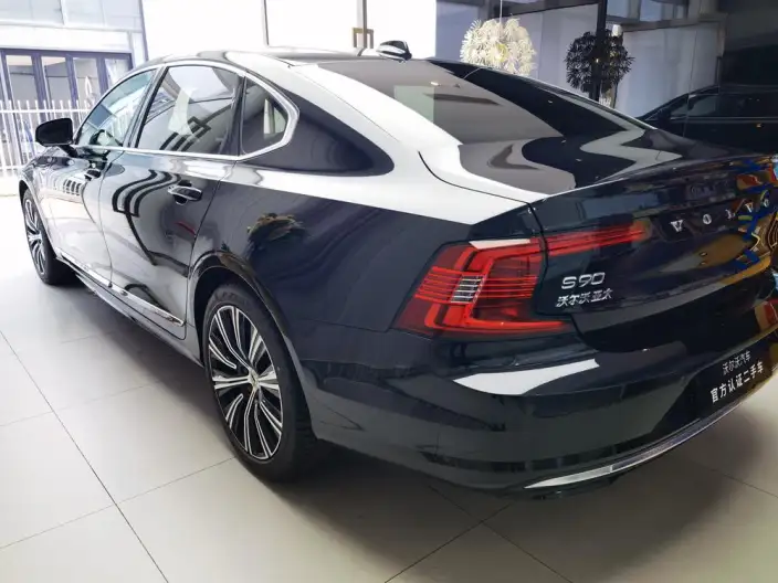 Volvo S90 2025 Model B5 Smart Range Deluxe Edition
