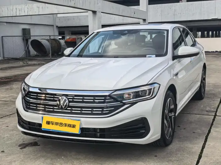 Volkswagen Sagitar 2025 Model 300TSI DSG Flying Version – фото 1