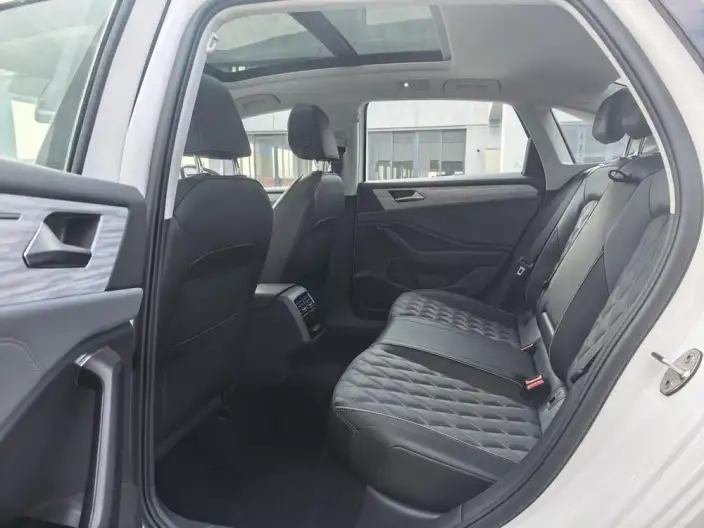 Volkswagen Sagitar 2025 Model 300TSI DSG Flying Version – фото 7