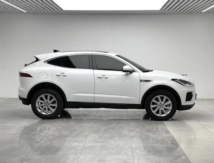 Jaguar E-PACE 2024 Model Youth Sports Edition R-DYNAMIC – фото 8