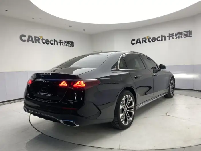 Mercedes-Benz E-Class PHEV 2024 Model E 350 e L Sports sedan – фото 7