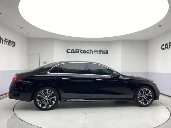Mercedes-Benz E-Class PHEV 2024 Model E 350 e L Sports sedan – фото 8