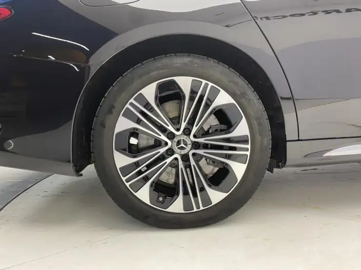 Mercedes-Benz E-Class PHEV 2024 Model E 350 e L Sports sedan – фото 9