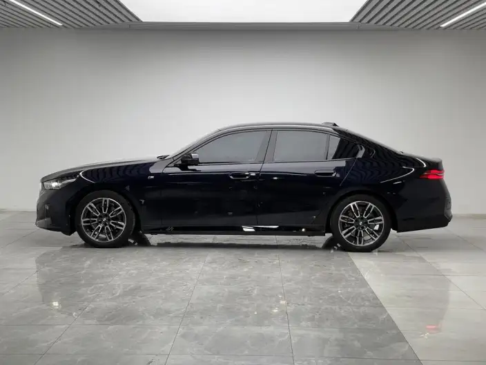 BMW 5 Series Imported 2024 Model 525i M Sports Set – фото 4
