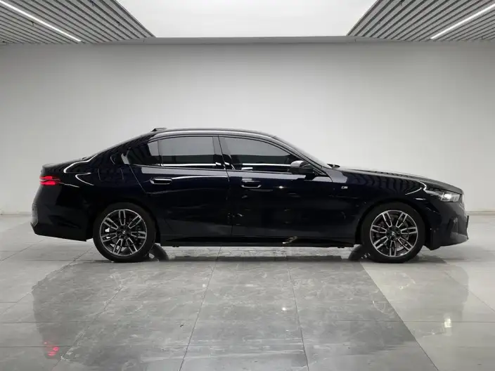 BMW 5 Series Imported 2024 Model 525i M Sports Set – фото 8