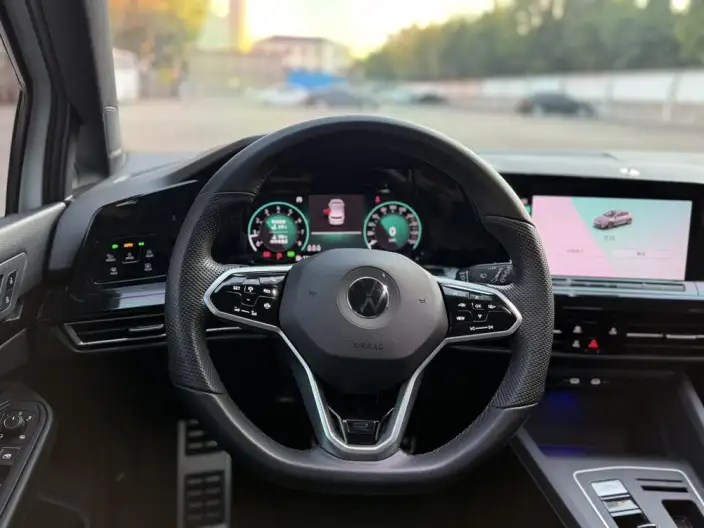 Volkswagen Golf 2021 Model 280TSI DSG R-Line – фото 8