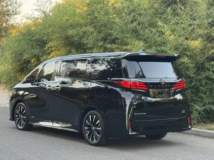 Elfa 2023 Model 2.5L Intelligent Hybrid 4WD Premium