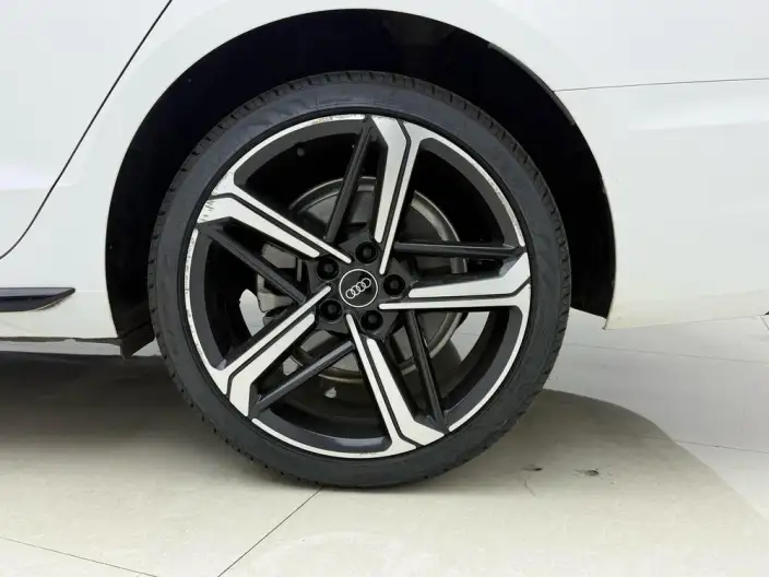 Audi A4 L 2024 Model 40 TFSI Luxury Dynamic Model – фото 9