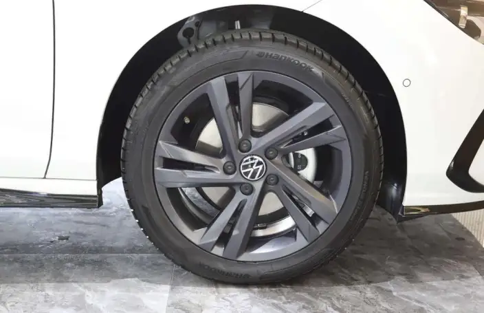 Volkswagen Golf 2023 Model Facelift 280TSI DSG R-Line Lite – фото 9