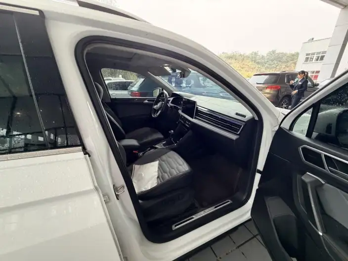 Volkswagen Tiguan L 2023 Model 330TSI 2WD R-Line Ultimate Edition – фото 7