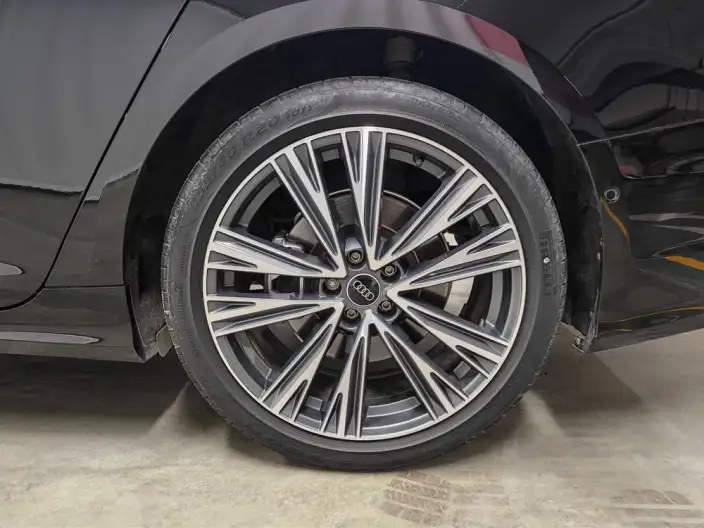Audi A6L 2023 Model 55 TFSI quattro Exclusive Dynamic Model – фото 9
