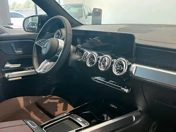 Mercedes-Benz GLB 2024 Model Facelift GLB 220 Fashion Model – фото 5