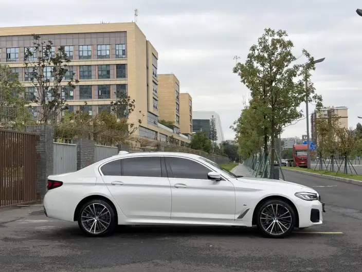 BMW 5 Series 2023 Model 530Li Leading Model M Sports Set – фото 7