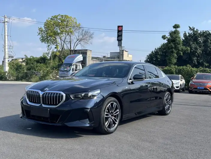 BMW 5 Series 2025 Model 530Li Leading Model M Sports Set