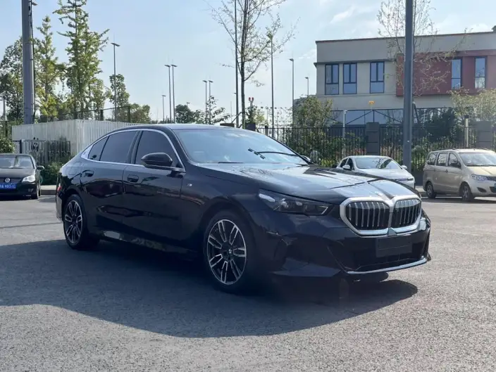 BMW 5 Series 2025 Model 530Li Leading Model M Sports Set