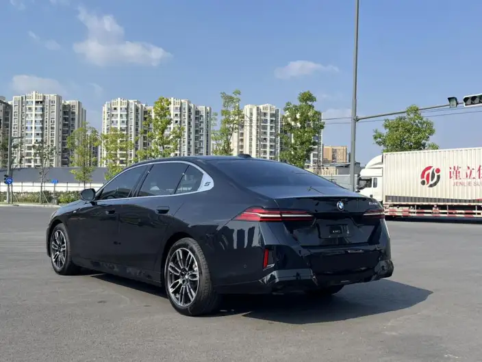 BMW 5 Series 2025 Model 530Li Leading Model M Sports Set