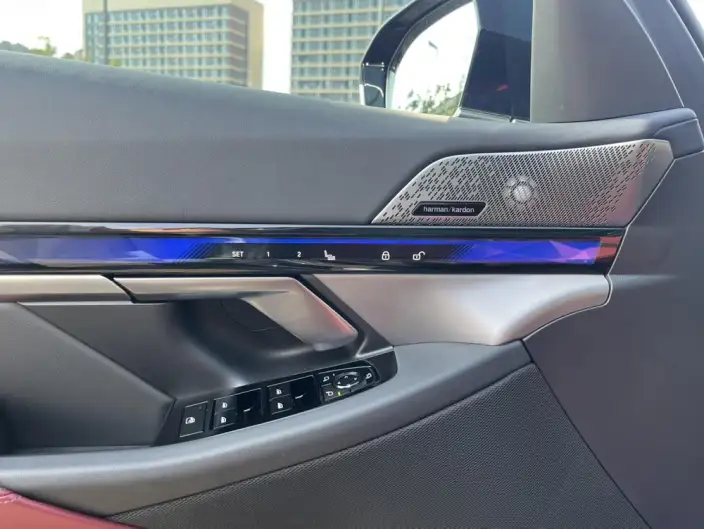 BMW 5 Series 2025 Model 530Li Leading Model M Sports Set – фото 7