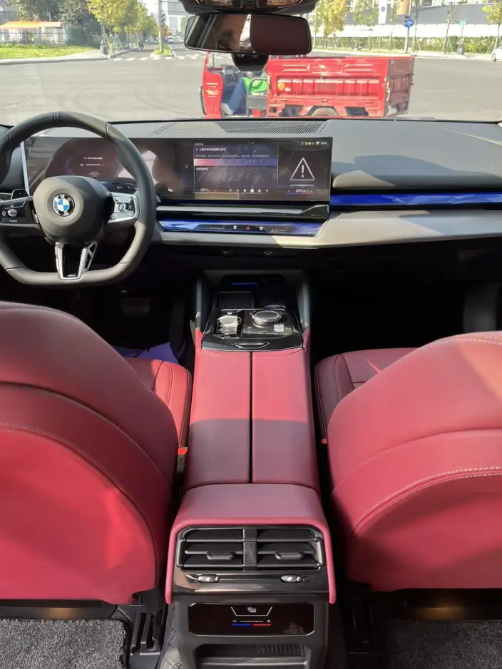 BMW 5 Series 2025 Model 530Li Leading Model M Sports Set – фото 9