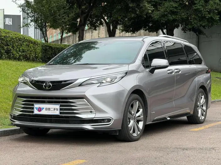 Toyota Sienna 2024 Model Hybrid 2.5L Platinum edition