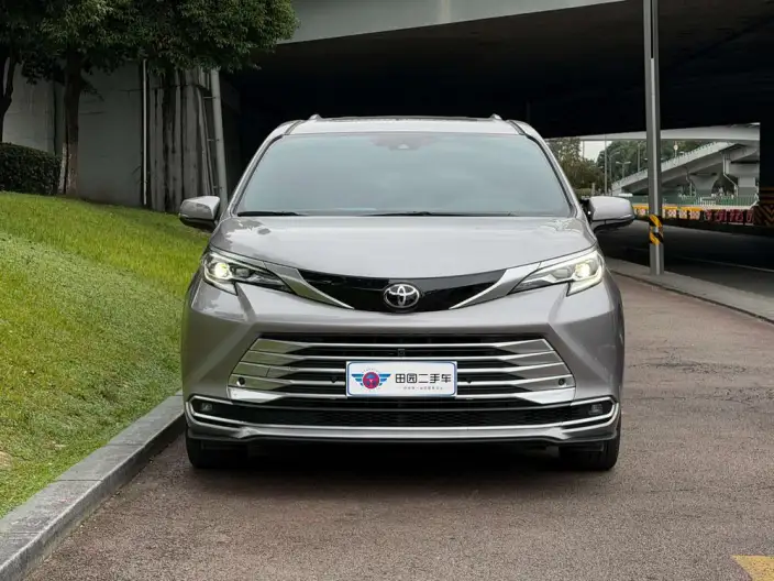 Toyota Sienna 2024 Model Hybrid 2.5L Platinum edition