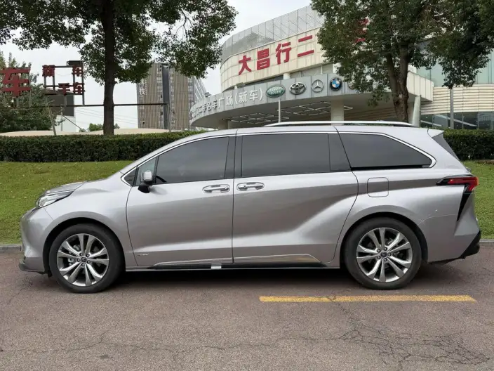 Toyota Sienna 2024 Model Hybrid 2.5L Platinum edition