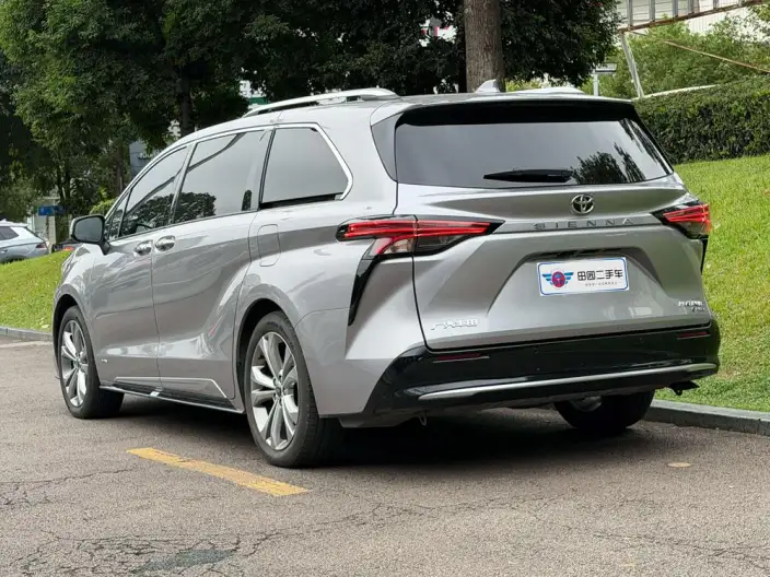 Toyota Sienna 2024 Model Hybrid 2.5L Platinum edition